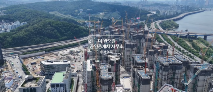 [26년 8월 분양] 8월 전국 아파트 분양 2만8천 가구 예정! 물량 58% 증가, 수도권이 80% 차지 · 반포 디에이치 클래스터 일반 분양 현장 사진 4