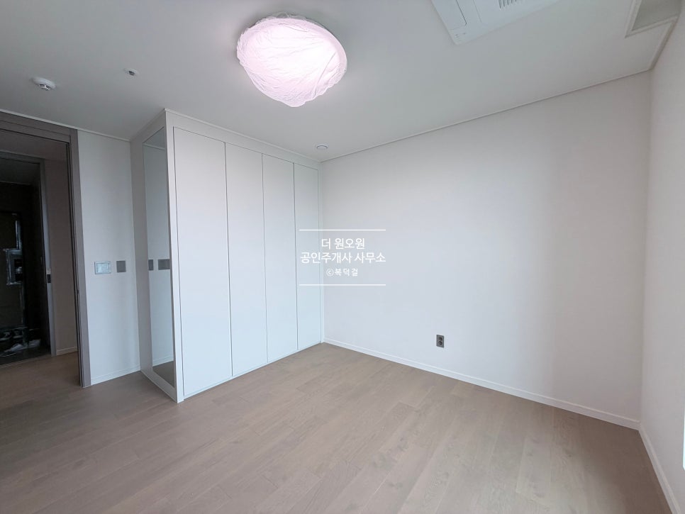 [고층 뻥뷰] 반포 래미안 트리니원 · 50평 · 126A타입 · 전세 30억 · 고층세대로 완벽한 뻥뷰, 시원한 조망이 매력 포인트! 현장 사진 40