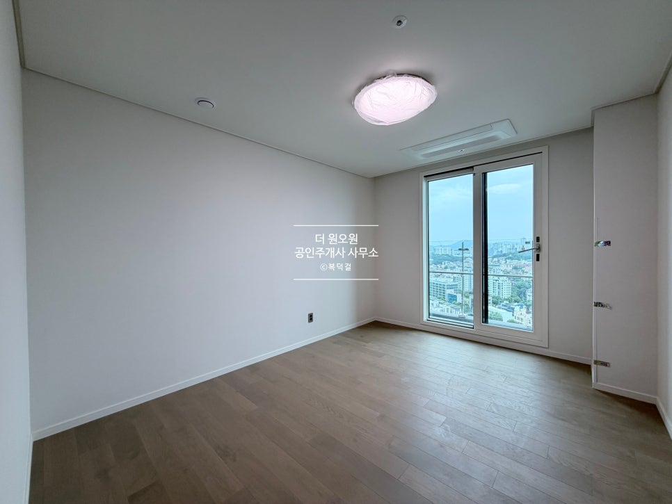 [고층 뻥뷰] 반포 래미안 트리니원 · 50평 · 126A타입 · 전세 30억 · 고층세대로 완벽한 뻥뷰, 시원한 조망이 매력 포인트! 현장 사진 42