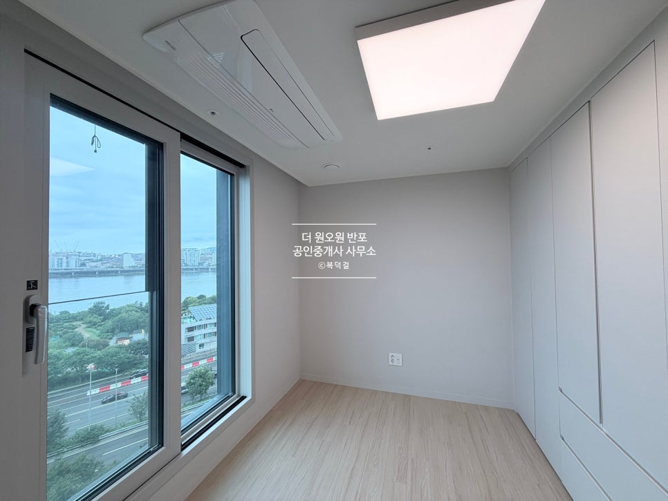 [한강뷰 정석] 오티에르 신반포 20평형 · 파노라마 한강뷰가 펼쳐지는 귀한 양창형 · 월세, 전세 · 사진에서 봤던 그 집 · 반포 한강뷰 신축 아파트 · 하이엔드 주거 현장 사진 34