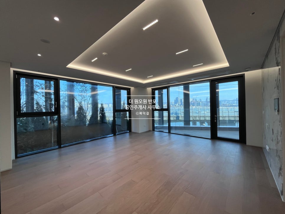 [테라스 세대] 포제스한강 46평 · 테라스세대 월세｜보증금 2억, 월세 1,000만원 · 현재 유일한 테라스세대 현장 사진 10