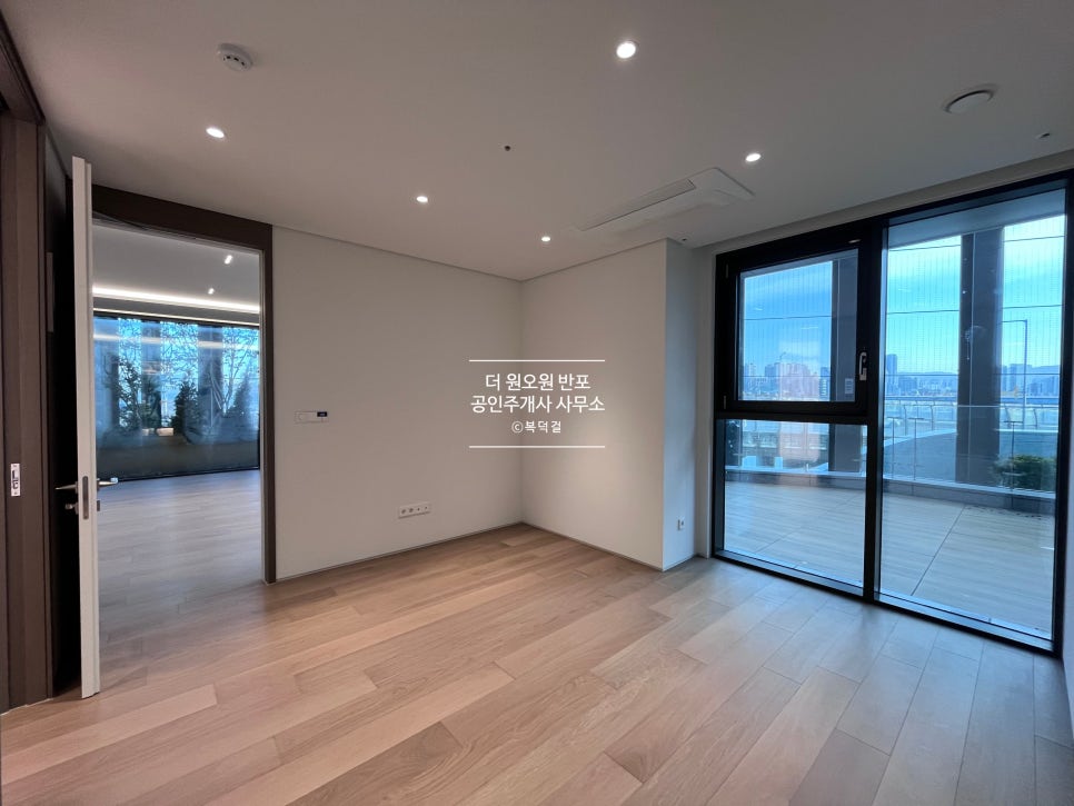 [테라스 세대] 포제스한강 46평 · 테라스세대 월세｜보증금 2억, 월세 1,000만원 · 현재 유일한 테라스세대 현장 사진 16