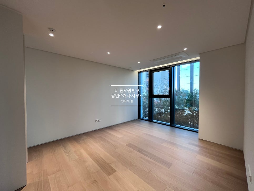 [테라스 세대] 포제스한강 46평 · 테라스세대 월세｜보증금 2억, 월세 1,000만원 · 현재 유일한 테라스세대 현장 사진 23