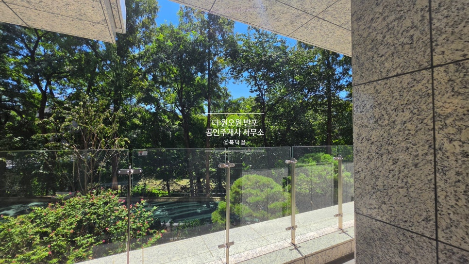 [보증금 인하!] 반포 래미안 트리니원, 50평, 테라스 세대｜월세 10억, 950만원 · 단 두세대 남았다! 정말 귀한 테라스하우스 현장 사진 5