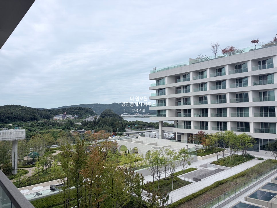 [HOT 인기!] 강동 아이파크 더 리버, 마치 해외 리조트에 온 듯한 뷰! · 20평형 · 월세 3000, 200만원! · 한강 조망까지 가능! 현장 사진 4