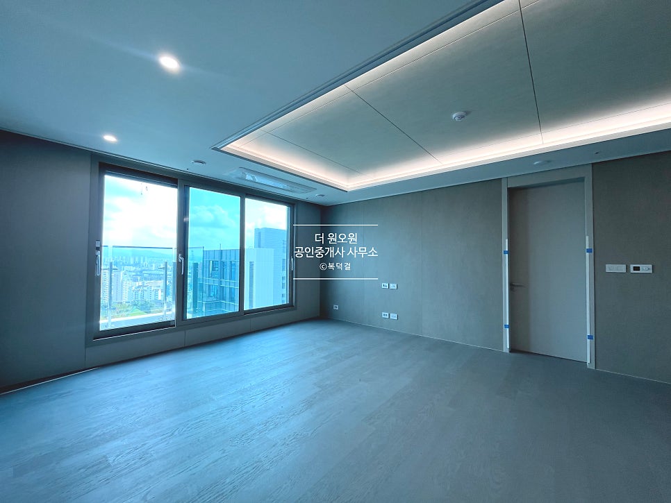 [최저가 전세] 아크로삼성 35평형 A타입, 전세 21억 · 현시점 가장 좋은 조건의 집 · 판상형 구조로 공간 활용도 우수 현장 사진 12