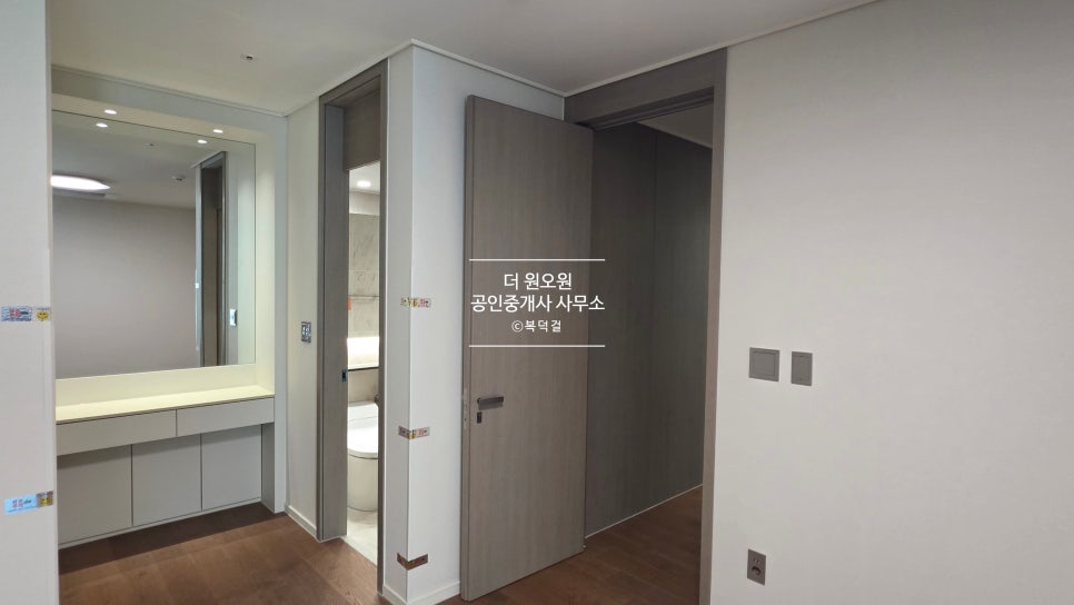 [가격인하] 트리니원 50평 테라스세대 · 전세 30억 → 반전세 15억,600 · 월세가 가능한 유일한 테라스 세대! 현장 사진 23