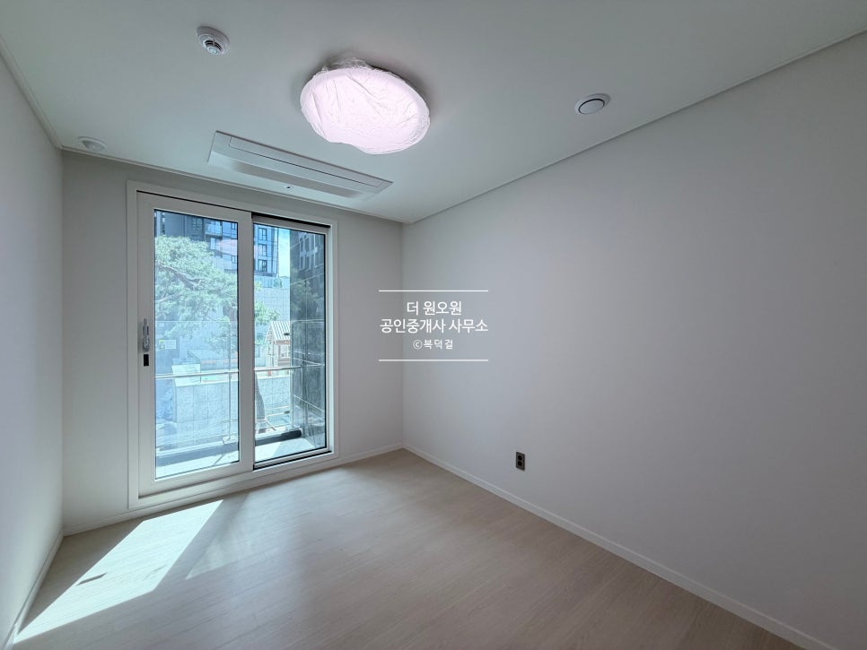 [금액인하] 트리니원 35평 · 전세 최저가 16억 · 양창형으로 보이는 푸릇푸릇뷰 · 금액인하 · 반포 래미안 트리니원 84B타입 현장 사진 22