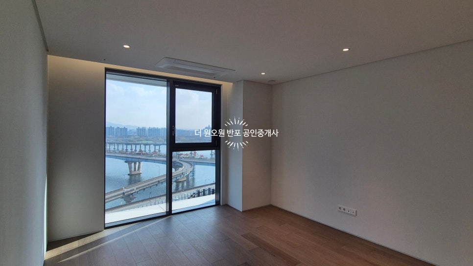 [포제스한강 매매] 102동 로열층 86평형 파노라마 한강뷰 (세대당 주차 3대) 현장 사진 3