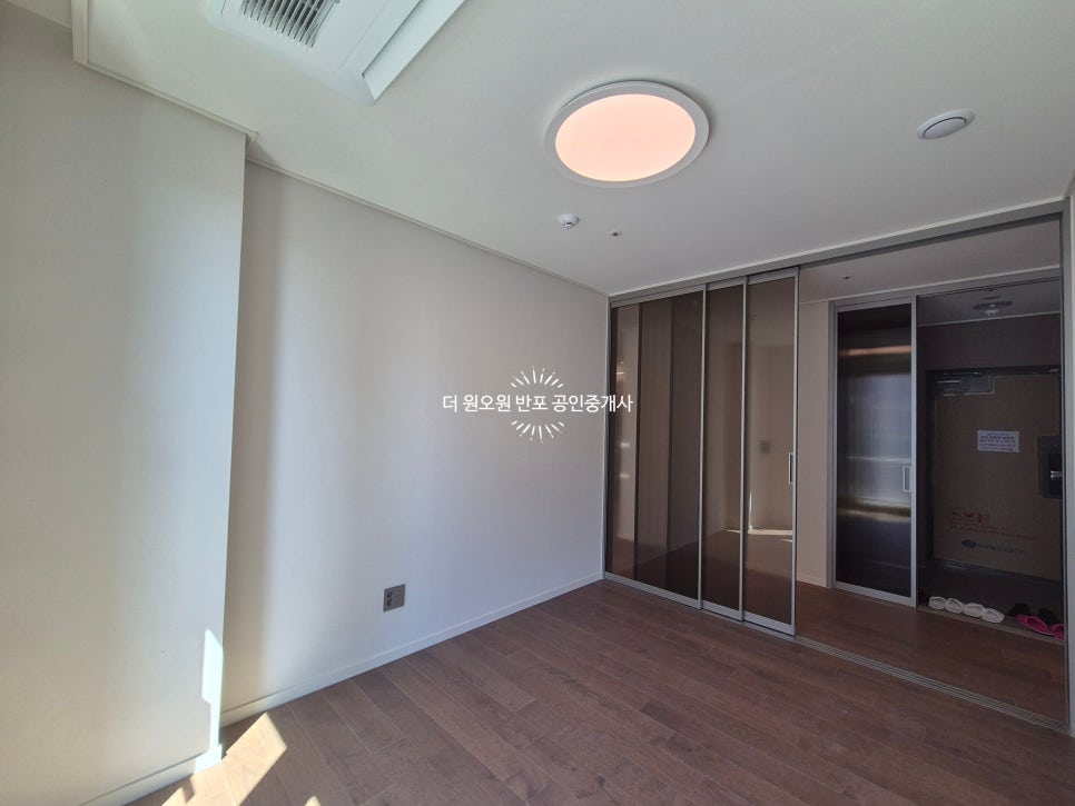 [반포 래미안트리니원] 84A타입 월세 · 멀티월 옵션으로 재택근무·서재 완벽 구현 세대 현장 사진 4
