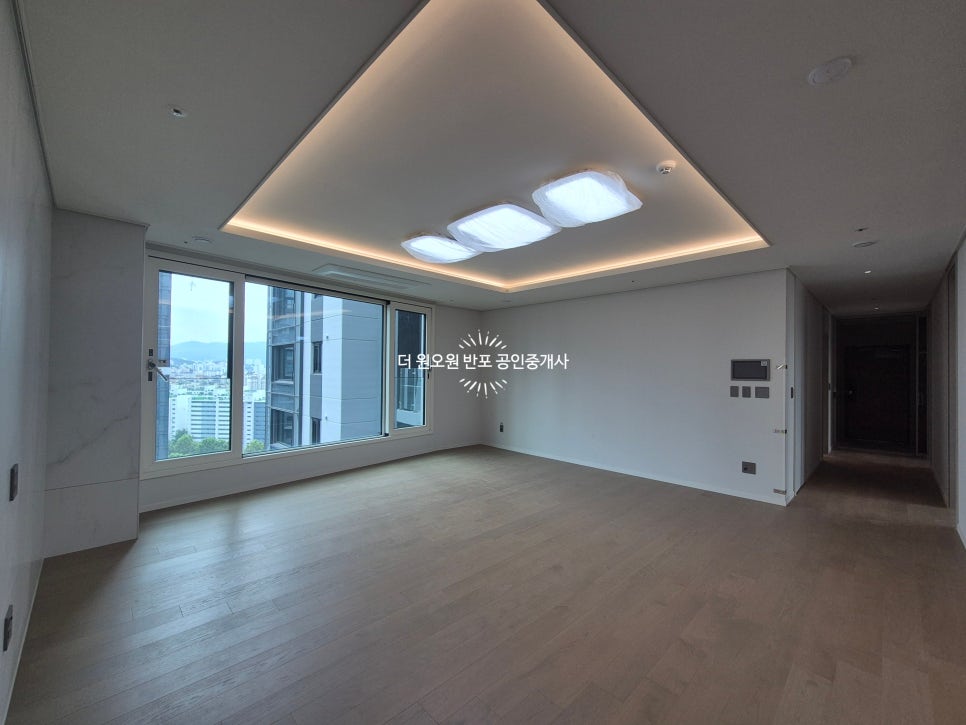 [반포 래미안 트리니원] 44평(112B) 월세: 이수교차로·반포천 양방향 더블 뷰! 106동 로열층 현장 사진 5