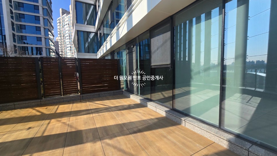 [포제스 한강]46평형 보증금 2억! 정원을 품은 테라스 세대 월세 현장 사진 3