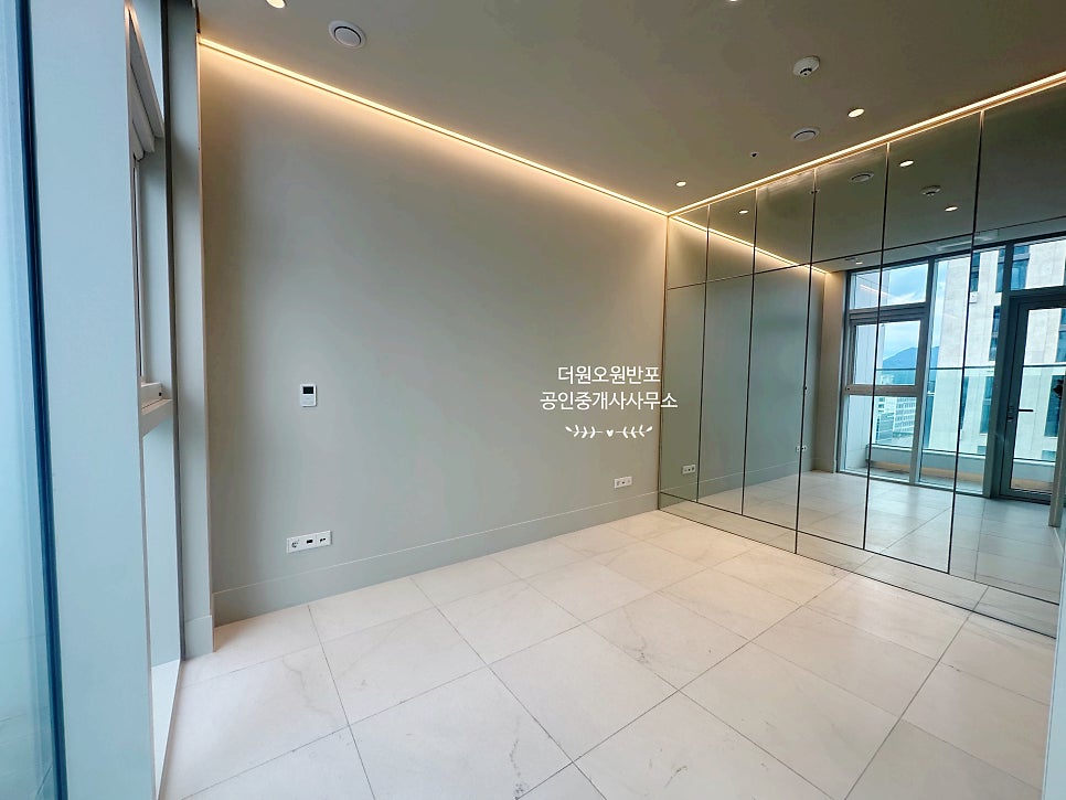 [강남 루카831] "이 가격에 하이엔드 럭셔리를?" 2.9m 층고·남향 햇살 품은 원룸 원거실 최저가 월세 (5,000 · 350) 현장 사진 7